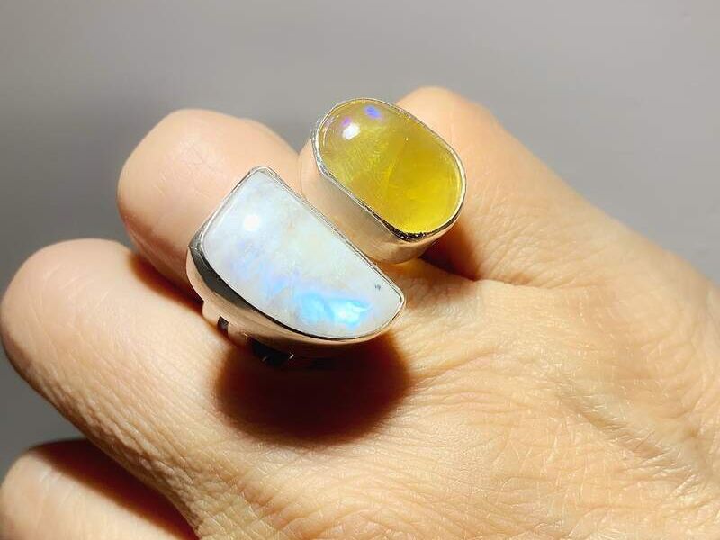 Anillo piedra luna y ópalo 
