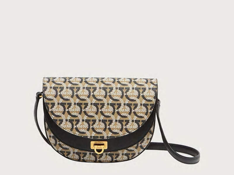 Gancini cross body bag- Arena/Negro/Rojo