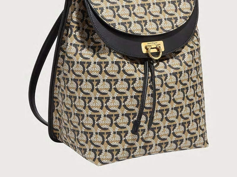 Gancini backpack medium - Arena/Negro/Rojo