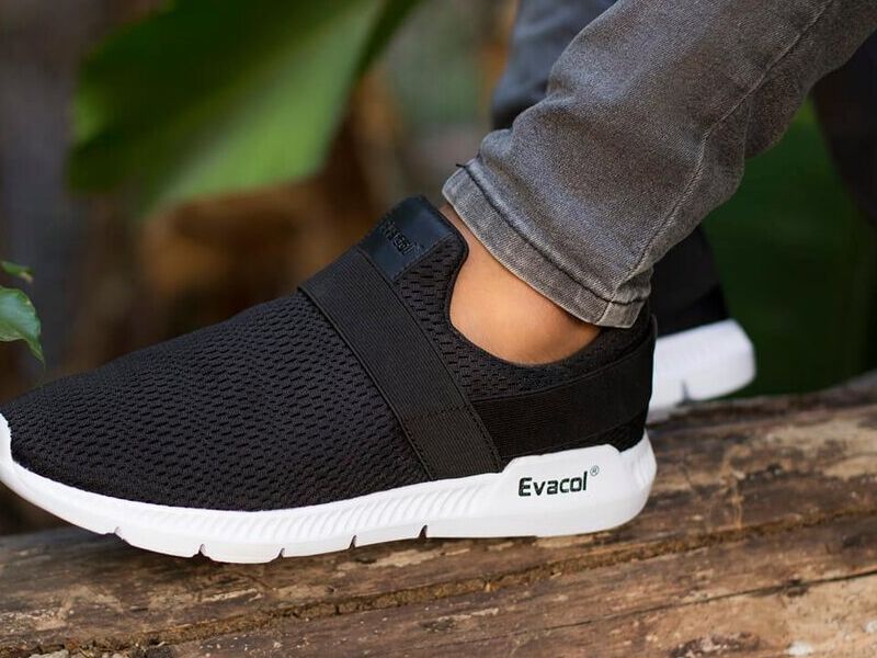 Zapatos Deportivos en Negro