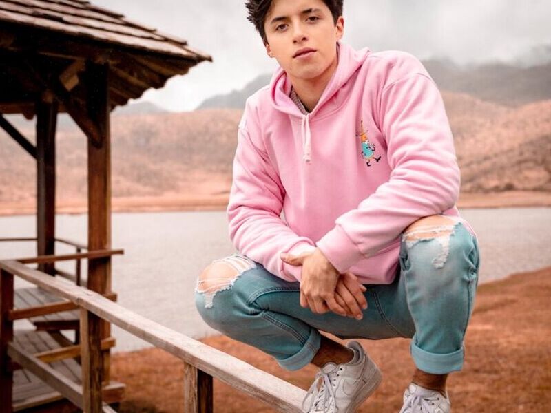 Hoodie Rosado diseño de Botella