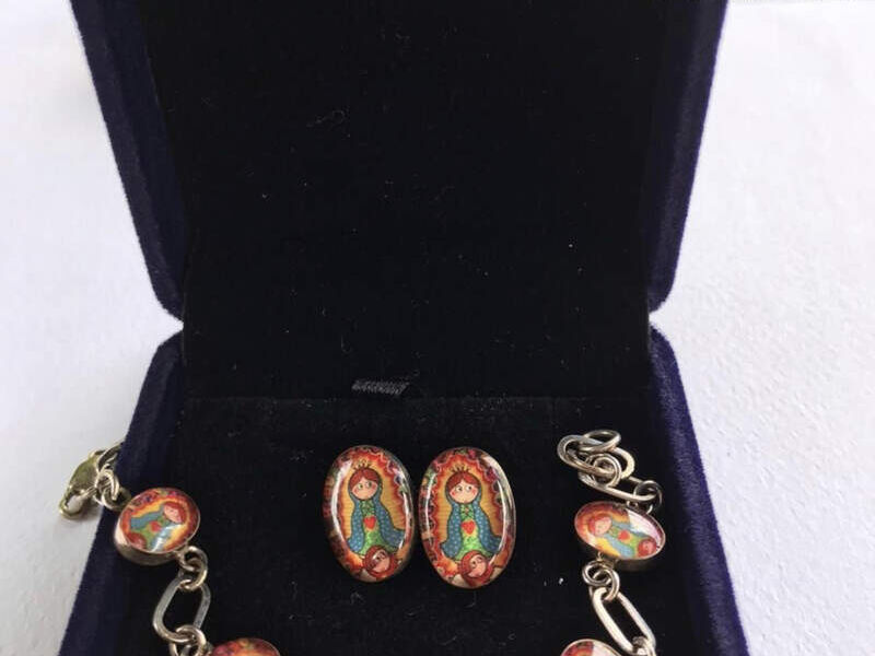 Conjunto de pulsera y aretes de plata