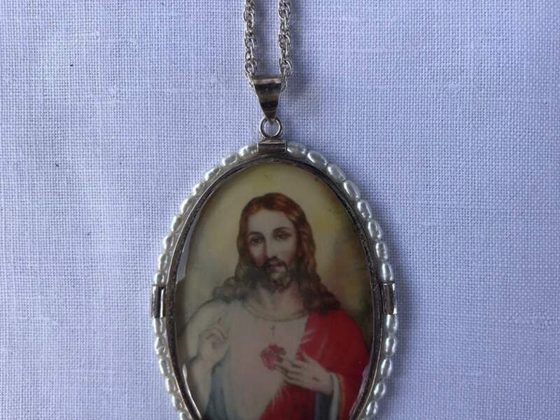 Medallón de plata con perlas Sagrado Corazon 