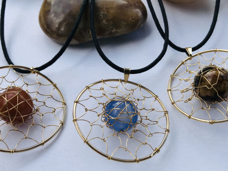 Collar de piedras naturales 
